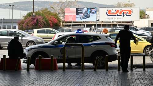 Πετρούπολη: &quot;Τρεις μπροστά βάραγαν και ένας πίσω μαχαίρωνε στα τυφλά&quot;  - Τι λέει ο πατέρας του 15χρονου για την επίθεση