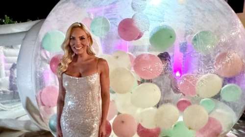 Ο διάκοσμος, οι λαμπεροί καλεσμένοι και ο ξέφρενος χορός της Ιωάννας Μαλέσκου στο πάρτι της βάφτισης της Μαρίλιας