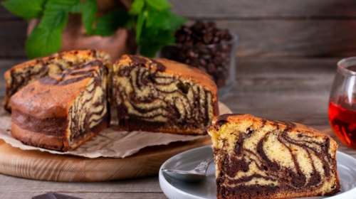 Η καλύτερη συνταγή για κέικ με σοκολάτα πραλίνα που λιώνει στο στόμα