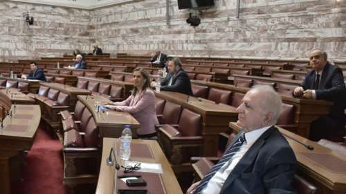 Πυρ ομαδόν της αντιπολίτευσης κατά ΜΜΕ και δημοσιογράφων για μονομερή προβολή θέσεων της κυβέρνησης