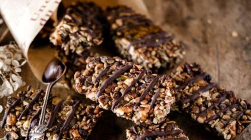 Εύκολες μπάρες βρώμης- σοκολάτας χωρίς ψήσιμο