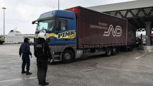 Πάτρα: 4 μετανάστες κρύφτηκαν μέσα σε σακιά με πατάτες για να πάνε στην Ιταλία