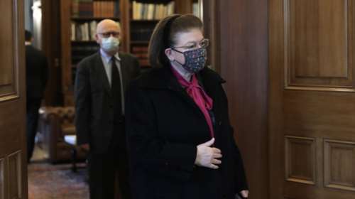 Κανένα θέμα παραίτησης της Μενδώνη- Απόλυτη στήριξη από Μαξίμου