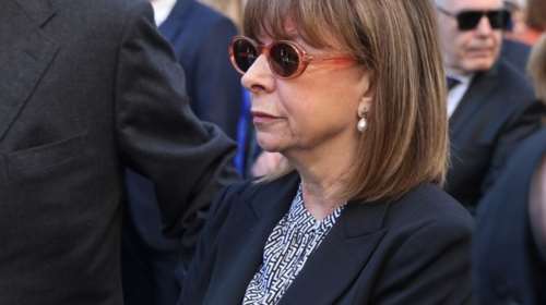 Το φλοράλ bomber της Κατερίνας Σακελλαροπούλου έκλεψε τις εντυπώσεις [εικόνες]