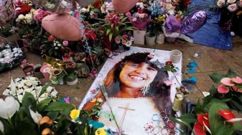 Επίθεση στο Σάουθπορτ: Μπαλόνια, λούτρινα κουκλάκια και συγκίνηση στην κηδεία της 7χρονης Έλσι