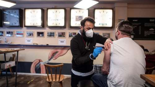 ΕΜΑ: Ασφαλής και αποτελεσματική η χορήγηση της 3ης δόσης στους τρεις μήνες