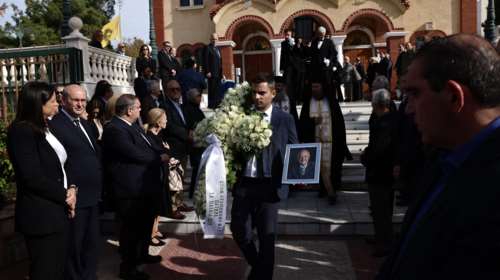 Ν.Χαρδαλιάς: Συγκίνηση στην κηδεία του πατέρα του - Ποιοι ήταν στο πλευρό του περιφεριάρχη [βίντεο]