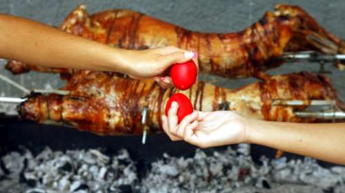 Αυτά είναι τα έθιμα του Πάσχα που μπορούν να τηρηθούν εν μέσω πανδημίας