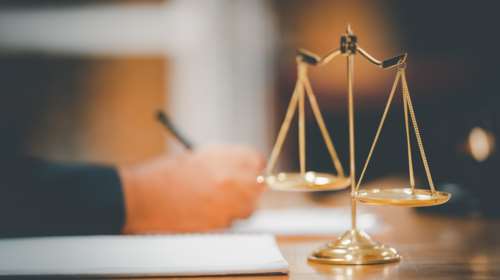 Διαθήκες: Τι αλλάζει με την προστασία των κληρονόμων για χρέη, για συντρόφους και συζύγους