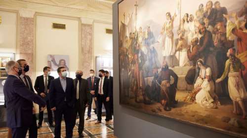 Μητσοτάκης: Ξενάγηση στην έκθεση της Βουλής για το &quot;21&quot; και... κουβέντα με βουλευτές της ΝΔ και δημοσιογράφους