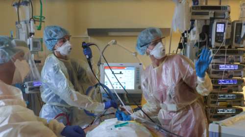 Η μετάλλαξη Όμικρον θα επικρατήσει τους επόμενους μήνες - Εως και 6 φορές περισσότερες λοιμώξεις από τη &quot;Δέλτα&quot;