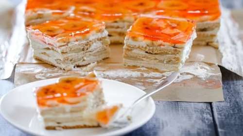 Σπιτικό γλυκό ψυγείου με μπισκότα, ζελέ και μπανάνες - Εύκολο και γρήγορο, για όλες τις ώρες