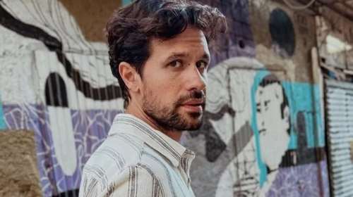 Ο Ορφέας Αυγουστίδης ποζάρει αγκαλιά με τον μονάκριβο γιο του, Αχιλλέα