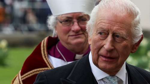 Bασιλιάς Κάρολος: &quot;Πληγωμένος και θυμωμένος&quot; με τον πρίγκιπα Χάρι μετά τη διαμάχη για την ασφάλεια και την επίθεση στην οικογένειά του