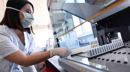 Κορονοϊός: Αισιόδοξα πρώτα αποτελέσματα για υποψήφια θεραπεία ανακοίνωσε η Pfizer