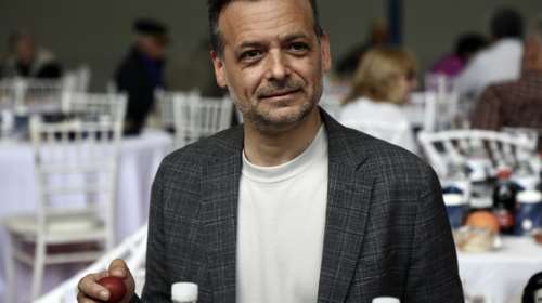 Η απάντηση του Χάρη Δούκα στις διαμαρτυρίες για το βραβείο στην Κατερίνα Σακελλαροπούλου