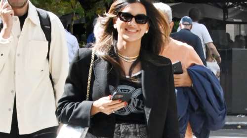 Σταματίνα Τσιμτσιλή: Βόλτα με τέλειο outfit στο κέντρο της Αθήνας