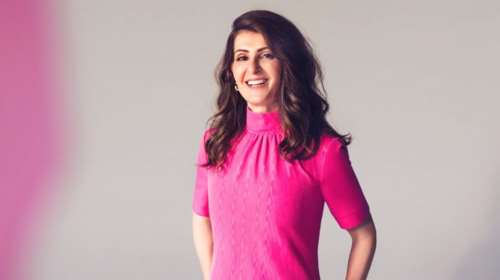 Η Νία Βαρντάλος παρουσιάζει για πρώτη φορά στην Αθήνα την παράσταση Tiny Beautiful Things