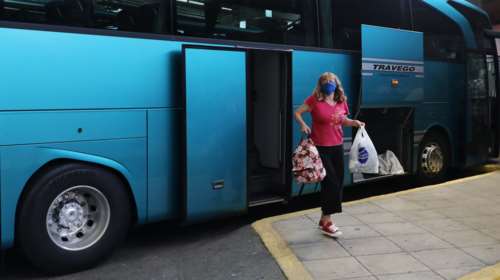 Οδηγός λεωφορείου ξέχασε... 75χρονη στην εθνική και αρνήθηκε να την περιμένει - Επέστρεφε από την κηδεία του συζύγου της