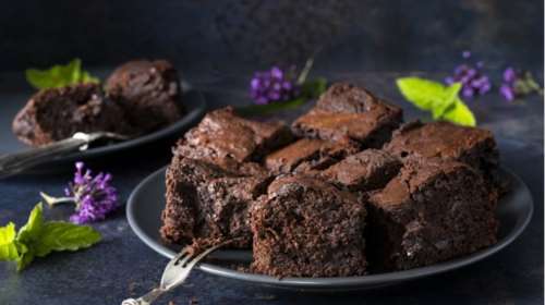 Εύκολη συνταγή για brownies με βρώμη - Χωρίς μίξερ, έτοιμο σε 5 λεπτά
