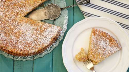 Συνταγή: Υγιεινό και νηστίσιμο κέικ με καρύδια και ελαιόλαδο - Πανεύκολο και αφράτο