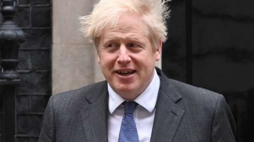 Τζόνσον: &quot;Θα ήταν απάνθρωπο&quot; να απαγορευτεί ο εορτασμός των Χριστουγέννων