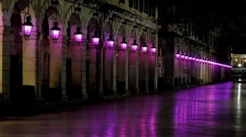 Η Κέρκυρα ντύθηκε στα μωβ, το χρώμα του πένθους, για την Μεγάλη Πέμπτη [εικόνες]