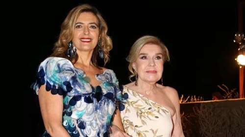 Τρεις γενιές: Η σπάνια φωτογραφία της Μαριάννας Β. Βαρδινογιάννη με την κόρη της, Χριστιάννα Γουλανδρή, και την εγγονή της, Μαριάννα Λαιμού