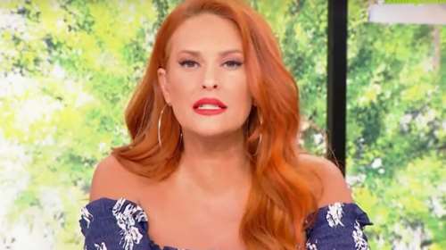 &quot;Χείμαρρος&quot; η Χρηστίδου για την επίθεση που δέχθηκε η ρεπόρτερ της από δημοσιογράφους στον  γάμο Μουζουράκη