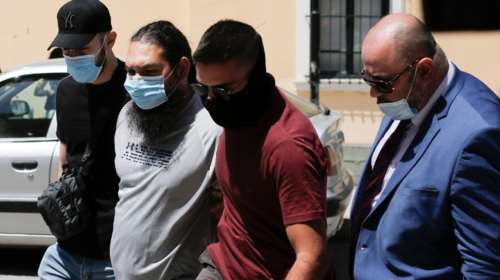 Επίθεση με βιτριόλι στη Μονή Πετράκη: Νέα προθεσμία για να απολογηθεί έλαβε ο ιερέας - &quot;Όλα είναι συνωμοσία&quot;, φώναζε