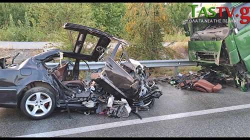 Απίστευτη τραγωδία στην Εδεσσα: Τροχαίο δυστύχημα με πέντε νεκρούς - Αυτοκίνητο &quot;σφηνώθηκε&quot; κάτω από φορτηγό