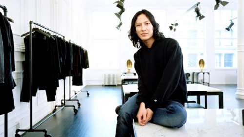 Χαμός για τον σχεδιαστή Αλεξάντερ Γουάνγκ: &quot;Βροχή&quot; οι καταγγελίες για σεξουαλική παρενόχληση από άνδρες μοντέλα