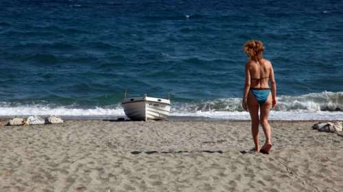 Εφιάλτης στην παραλία: Την χτύπησε για να τη βιάσει, η γυναίκα κατέληξε με ισχαιμικό επεισόδιο στο νοσοκομείο