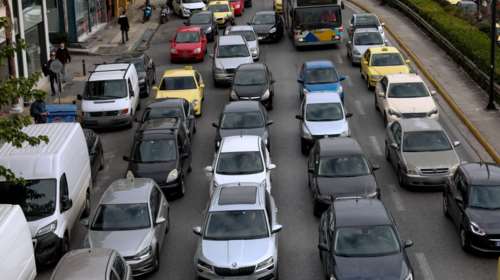 Εντονα προβλήματα στους δρόμους: Μπλοκαρισμένος ο Κηφισός - Μετ&#39; εμποδίων η κίνηση στην Αττική Οδό [live]