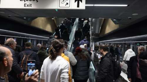 &quot;Πού είναι ο Σταϊκούρας;&quot;: Εξηγήσεις ζήτησαν στη Βουλή για το συμβάν στο Μετρό Θεσσαλονίκης- &quot;Τηρήθηκαν τα πρωτόκολλα&quot; είπε ο Βορίδης