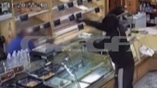 Μάχη με ληστές έδωσε ιδιοκτήτης φούρνου στην Καισαριανή: &quot;Φοβήθηκα όταν μου έβγαλε το μαχαίρι&quot; - Bίντεο ντοκουμέντο