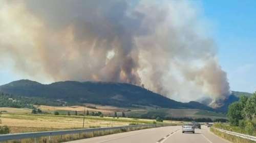 Πύρινα μέτωπα: Μάχη με τις φλόγες σε Ξυλόκαστρο, Αταλάντη και Σουφλί [Εικόνες, Βίντεο]