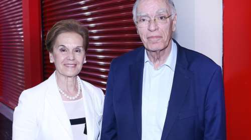 Βασίλης Λεβέντης: Αποκάλυψη της συζύγου του - Δεν έκανε το εμβόλιο γιατί έχει ανεπάρκεια νεφρών [Βίντεο]