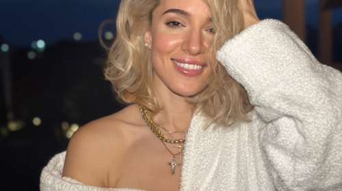 Η Καλομοίρα στην πιο γλυκιά φωτογραφία από την παιδική της ηλικία