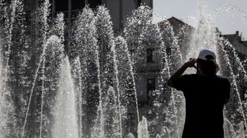 Καιρός: Επιμένει ο καύσωνας με νέα 40αρια την Τρίτη - Σε ποιες περιοχές ο υδράργυρος θα χτυπήσει "κόκκινο"