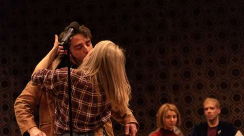 &quot;Σ&#39; εσάς που με ακούτε&quot;, της Λούλας Αναγνωστάκη: Η μεγάλη επιτυχία του ΚΘΒΕ επιστρέφει στην Αθήνα