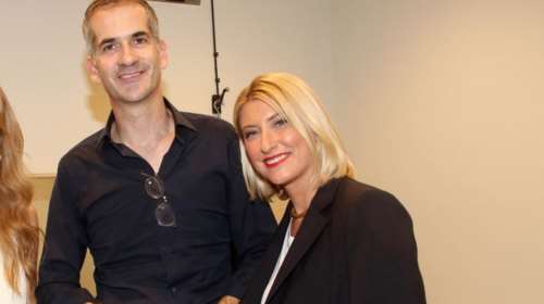 H Σία Κοσιώνη μαγειρεύει στην κουζίνα του σπιτιού της
