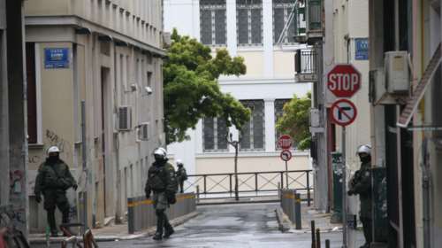 Επίθεση σε αστυνομικούς στα Εξάρχεια - Τρεις συλλήψεις