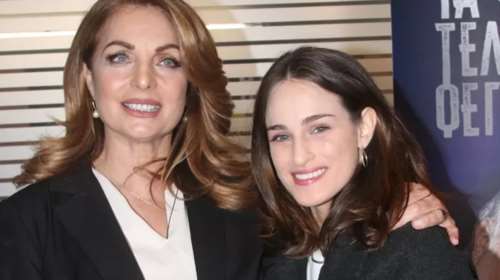 Μαρία Βοσκοπούλου: Με το πιο διαχρονικό μαύρο σακάκι που θα βρεις στη Zara