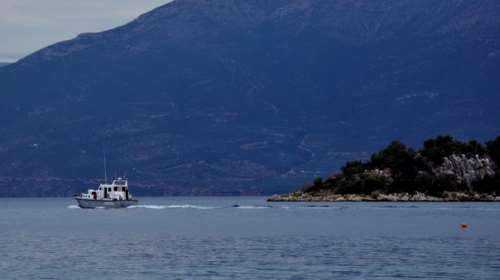 Σύγκρουση φορτηγού πλοίου με αλιευτικό στον Άη Στράτη