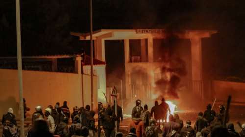 Λέσβος: Απίστευτες εικόνες με τους τραυματίες αστυνομικούς στο πλοίο της επιστροφής