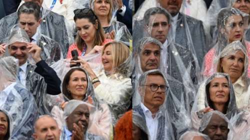Ολυμπιακοί Αγώνες: Η Μαρέβα τρολάρει τον Κυριάκο Μητσοτάκη - Κουκουλωμένοι και οι δύο στο Παρίσι με τα αδιάβροχα [εικόνες]