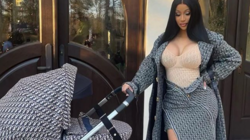 Η Cardi B τώρα λέει ότι ο τεσσάρων μηνών γιος της... μιλάει