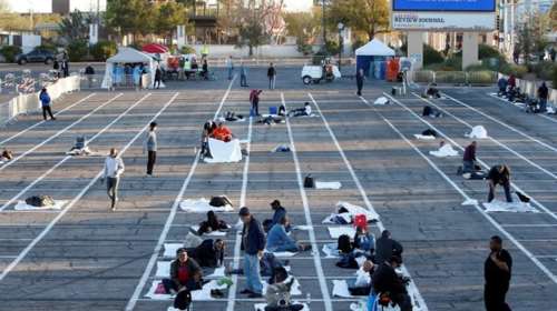 Κορονοϊός: Βίντεο - γροθιά από το Λας Βέγκας - Βάζουν άστεγους σε θέσεις πάρκινγκ