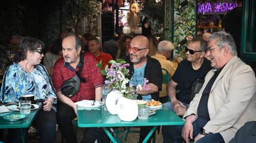 Μοχίτο με... σφυροδρέπανο: Χαλάρωση για τον Δ. Κουτσούμπα με Ζουγανέλη, Μαργαρίτη και Τσακνή πριν τις κάλπες [εικόνες]